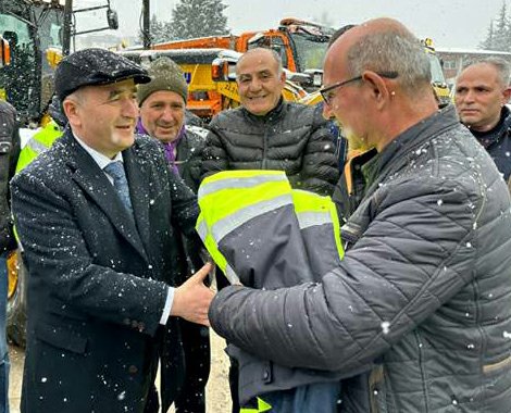 İl Özel idaresi ekipleri karla mücadele için görev başında