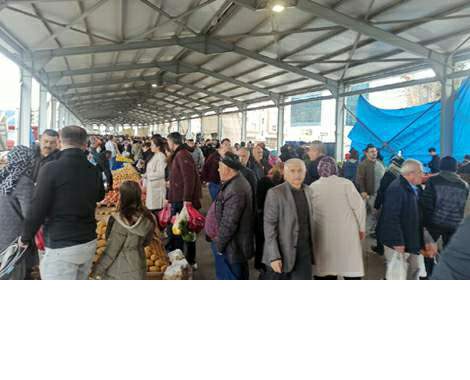 Fiyatlar düştü, Vatandaşlar pazara akın etti: domates 6 Tl.