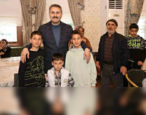 ‘Bir evlat, bir kardeş, bir ağabey olarak her zaman emrinize hazırım’