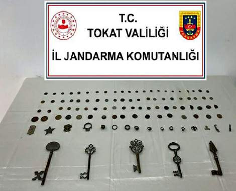Şüpheli şahsın üstünden 102 parça tarihi eser çıktı