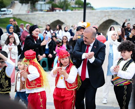 Vali Hatipoğlu, Özel Eğitim Şenliği’ne katıldı
