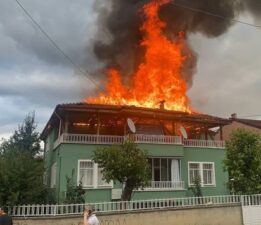 Erbaa’da Alev alan çatı korku dolu anlar yaşattı