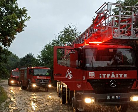 Niksar’da bacada yakılan gazete yangına sebep oldu