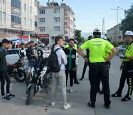 Niksar’da trafik ekiplerinden motosiklet denetimi