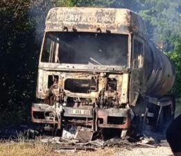 Tokat’ta zift yüklü tanker yandı