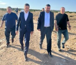 MHP Milletvekili Bulut, Tarlası yanan çiftçiye, “Biz bu konuda elimizden geleni yapacağız”