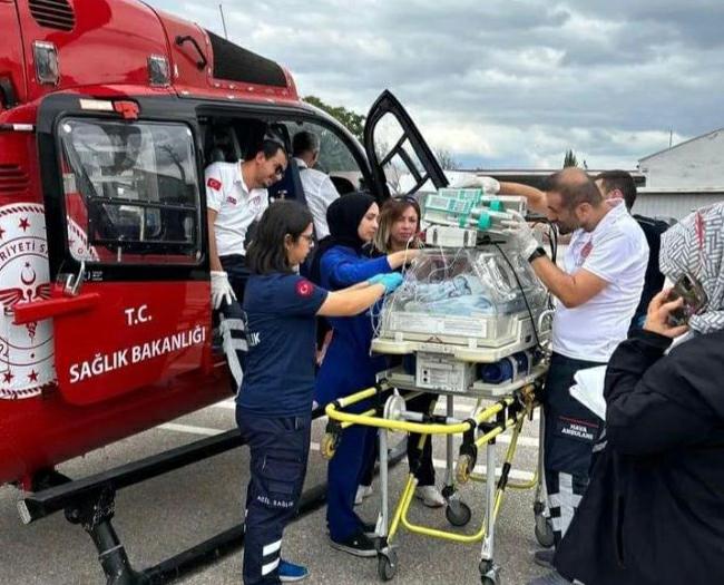 Ambulans helikopter yeni doğan bebek için havalandı