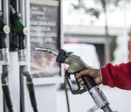 Benzin ve motorin 40 lirayı zorluyor