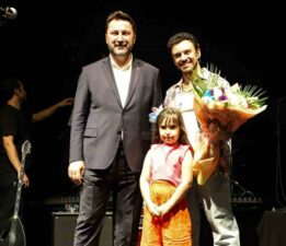Buray, binlerce Turhallı’nın coşkulu katılımıyla sahnedeydi