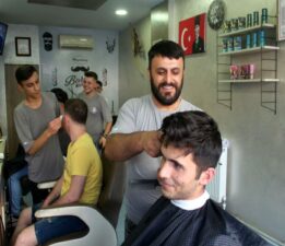 Tokat’ta sıcak havalar kuaförlerin işini yoğunlaştırdı