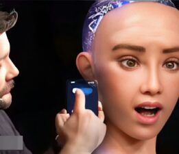 Mevzular Açık Mikrofon’un son konuğu ilk insansı robot Sophia oldu