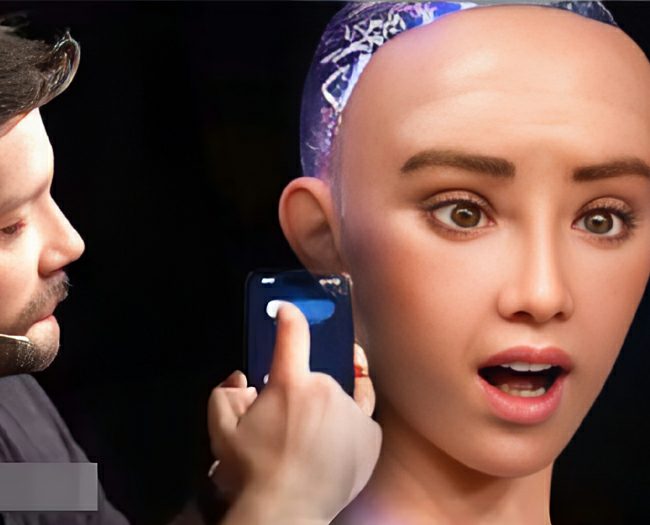 Mevzular Açık Mikrofon’un son konuğu ilk insansı robot Sophia oldu