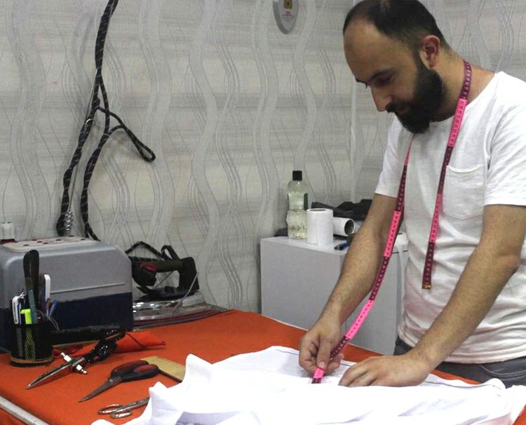 Üniversite mezunu Mücahit Şanlı atanamayınca terzi oldu
