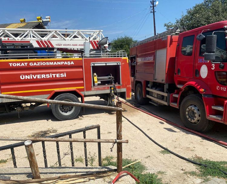 Taşçiftlik’te alev alan samanlara ilk müdahaleyi TOGÜ yaptı