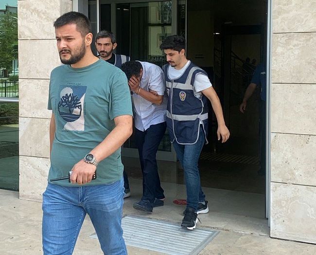 Cinayet zanlısı: “Küfür etti, Şişeyle vurdum, Taşla kafasını ezdim”
