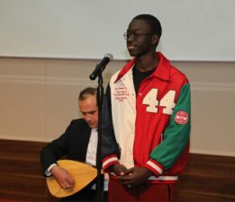 Senegalli öğrencinin ’Sarı Gelin’ türküsünü seslendirmesi ilgi gördü