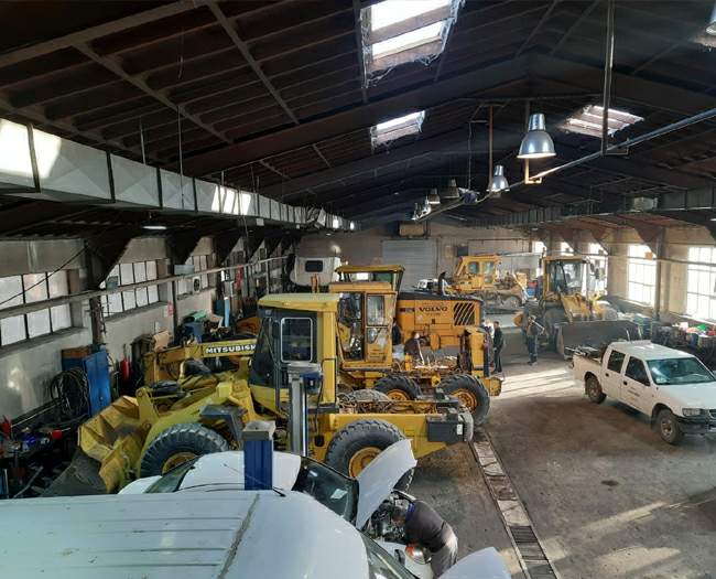 “İş makinesi ve araçların düzenli bakım ve tamirini kendi yapıyor”