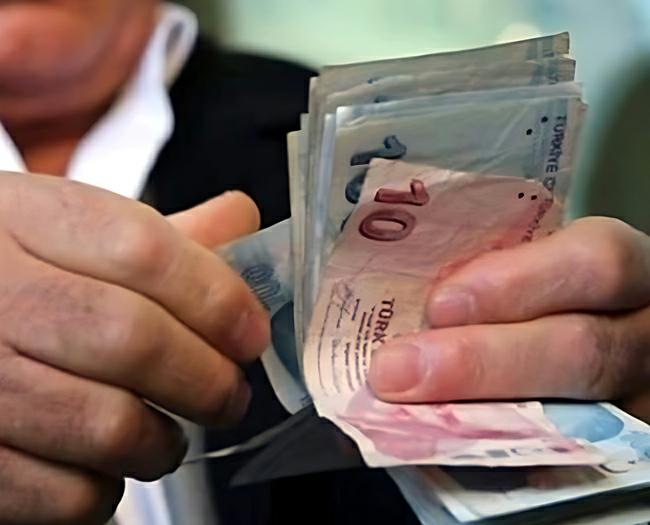 Çalışan emekliye 5 bin lira ikramiye Meclis’ten geçti