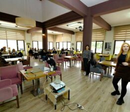 TOGÜ Dil Cafe’de, İngilizce pratik