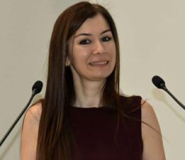 Yelda Yolay, “Yakaların rengini değil performansı konuşma zamanı”