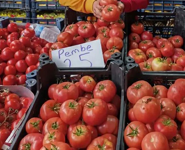 Tokat’ın pembe domatesleri artık pazarda
