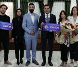 Proje sahiplerine ödülleri teslim edildi