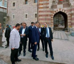 Mustafa Arslan, Tarihi Gök Mederese’de incelemelerde bulundu