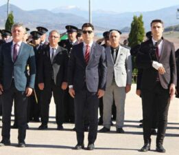 Almus’ta, Cumhuriyet için “Çelenk Sunma Töreni” düzenlendi