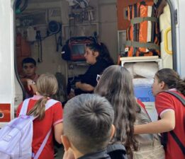 Gıda zehirlenmesi şüphesi ile 17 öğrenci hastaneye kaldırıldı