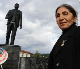 Kimsesi kalmayınca ‘huzurevine yerleş’ tavsiyelerine aldırmayan kadın, Muhtar seçildi