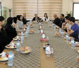 Rektör Fatih Yılmaz, Öğrencilerle kahvaltıda bir araya geldi