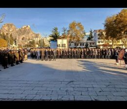 Cumhuriyetin kurucusu Mustafa Kemal Atatürk’e saygı!