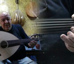 42 yıllık ud ustası tırnaklarını mesleğine feda etti