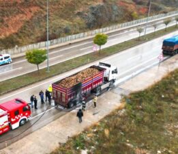 Tokat’ta aşırı yük tırın lastiklerini tutuşturdu