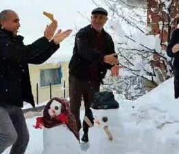 Tokat’ta kar yağışı halayla kutlandı