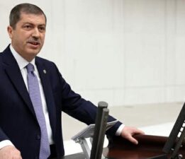 AK Partili Mustafa Arslan: “Sığınmacılar için söz söyleyenler bir özür borçlu”