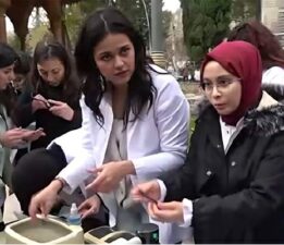 Uzmanı uyardı: “Kazak, tülbent gibi eşyalarla gözlük camı silmek çok yanlış”