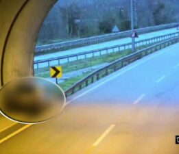 Otomobilin tünel çıkışı takla attığı kaza kamerada