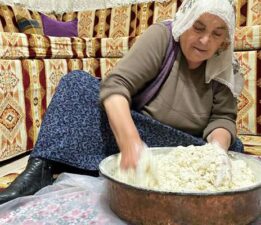 Değirmenci kömbesi geleneksel lezzetiyle kalabalık sofraları süslüyor
