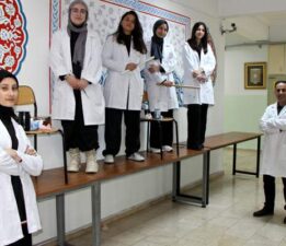 Kalemkâr öğrenciler okulu tarihle renklendiriyor