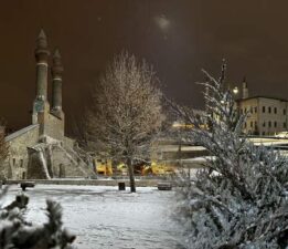 Sivas beyaza büründü