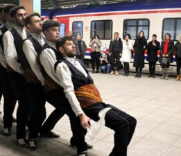 Masalsı yolculuğun treni Sivas’a vardı, yolcular halayla karşılandı