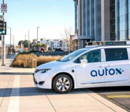 Çin’de şoförsüz otonom taksiler (Robotaxis) Shenzhen’de yollara çıktı