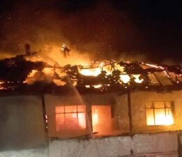 Sulusaray’da bacadan çıkan yangında ev küle döndü