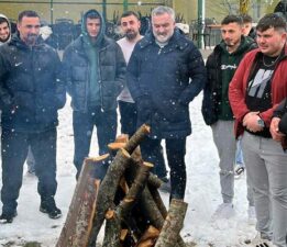 Başkan Tepebaşı, Kamp ateşi başında gençlerle sohbet etti