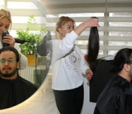 7,5 yıldır uzattığı saçlarını kanser hastaları için bağışladı