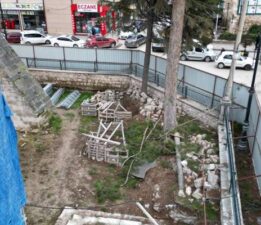 Tokat’ta tarihi cami restorasyonunda mezarlara ulaşıldı