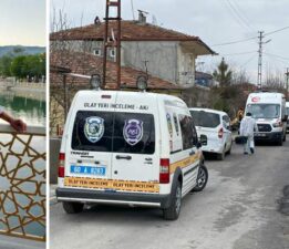 Arkadaşını balta ile öldürdü, evin önüne çıkıp ‘adam öldürdüm’ diye bağırdı
