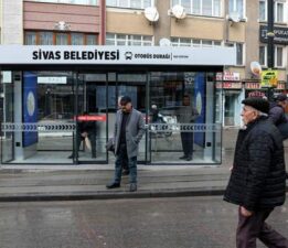 Sivas’ta yeni akıllı ve kapalı duraklar hizmete sunuldu