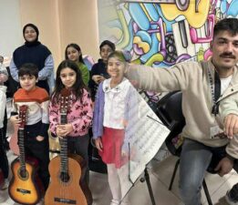 Tokat Belediyesi’nden minik müzisyenlere “Keman ve Gitar” Eğitimi